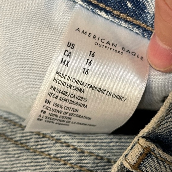 American Eagle 90’s Boyfriend Jean Shorts Button Fly Destroyed Womens 16 - Picture 7 of 8